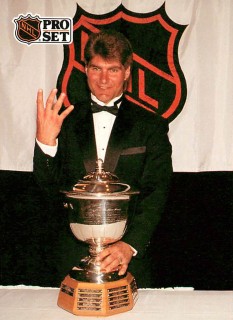1991-92 Pro Set - Ray Bourque - James Norris Memorial Trophy #322